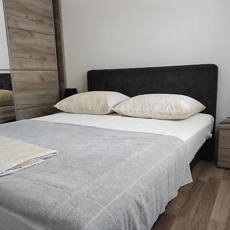 One Bedroom Apartment Gogo With Private Parking ネウム エクステリア 写真