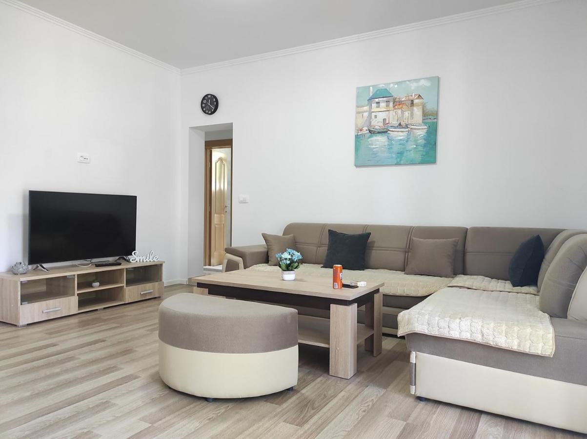 One Bedroom Apartment Gogo With Private Parking ネウム エクステリア 写真